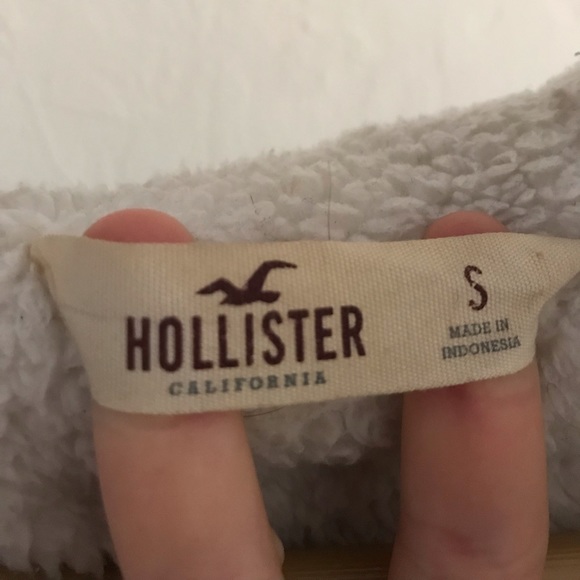 SOLD Hollister puffer vest - Picture 4 of 5